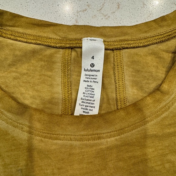 Lululemon Muscle Love Crop - NWT size 4 - Picture 2 of 5